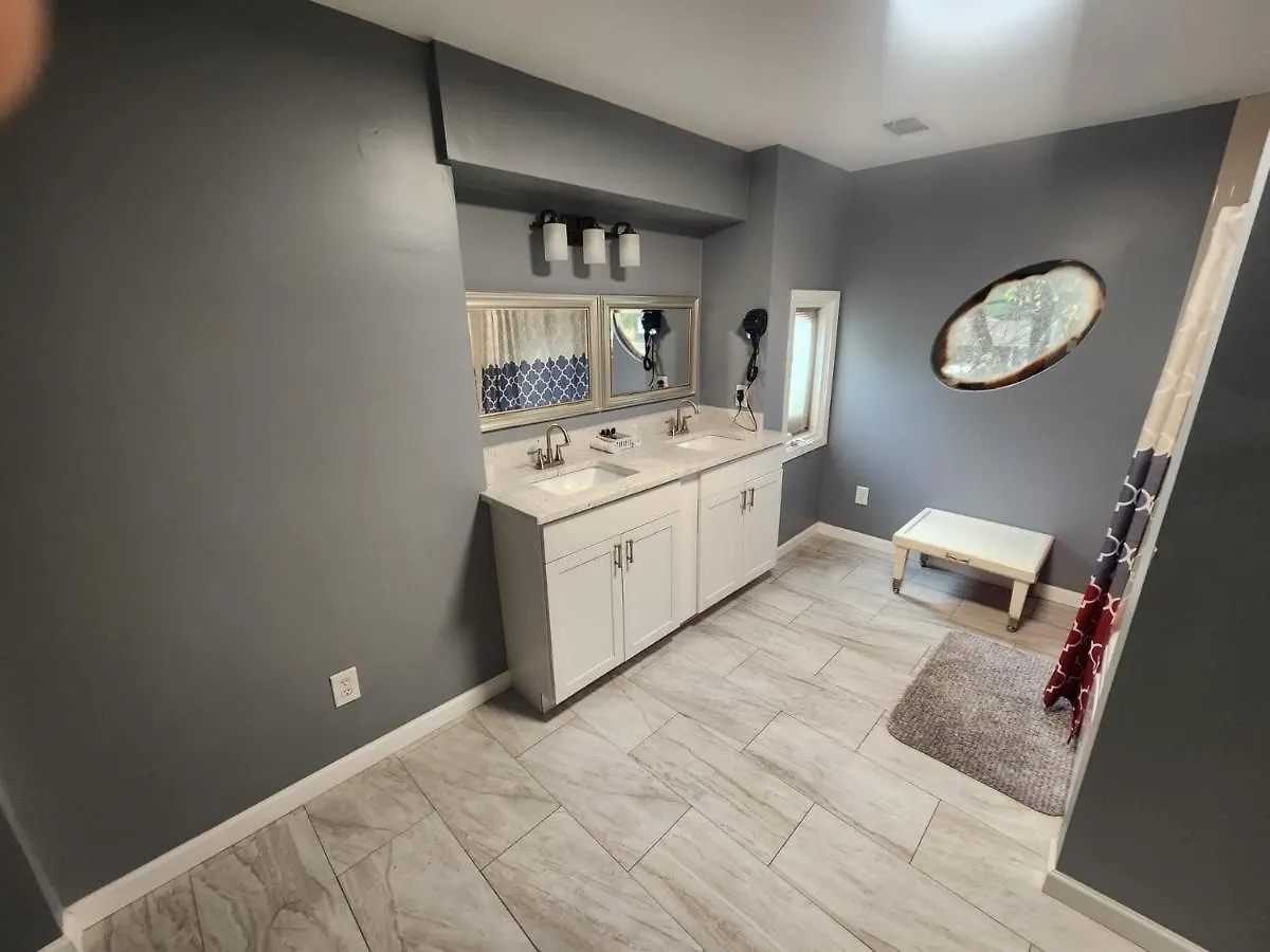 Super Large East Memphis 23 Beds Villa