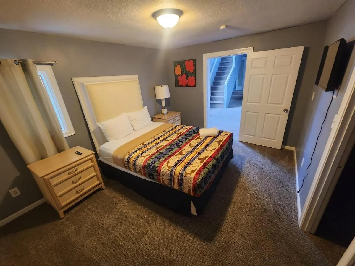 Super Large East Memphis 23 Beds Villa